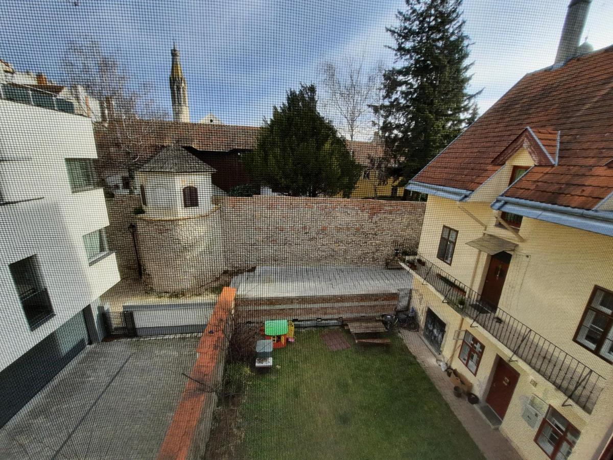 Enjoy 110Qm Apartment Im Historischen Zentrum Шопрон Экстерьер фото